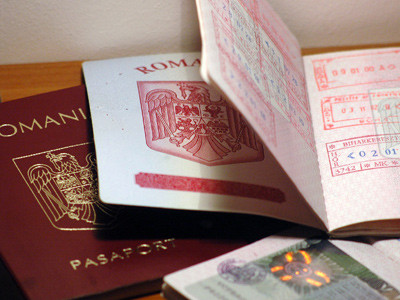 Sute de masini stau la coada la Vama Nadlac