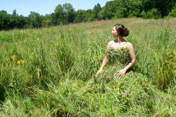 Se poarta "verde"! Rochii facute din materiale vegetale 100%!