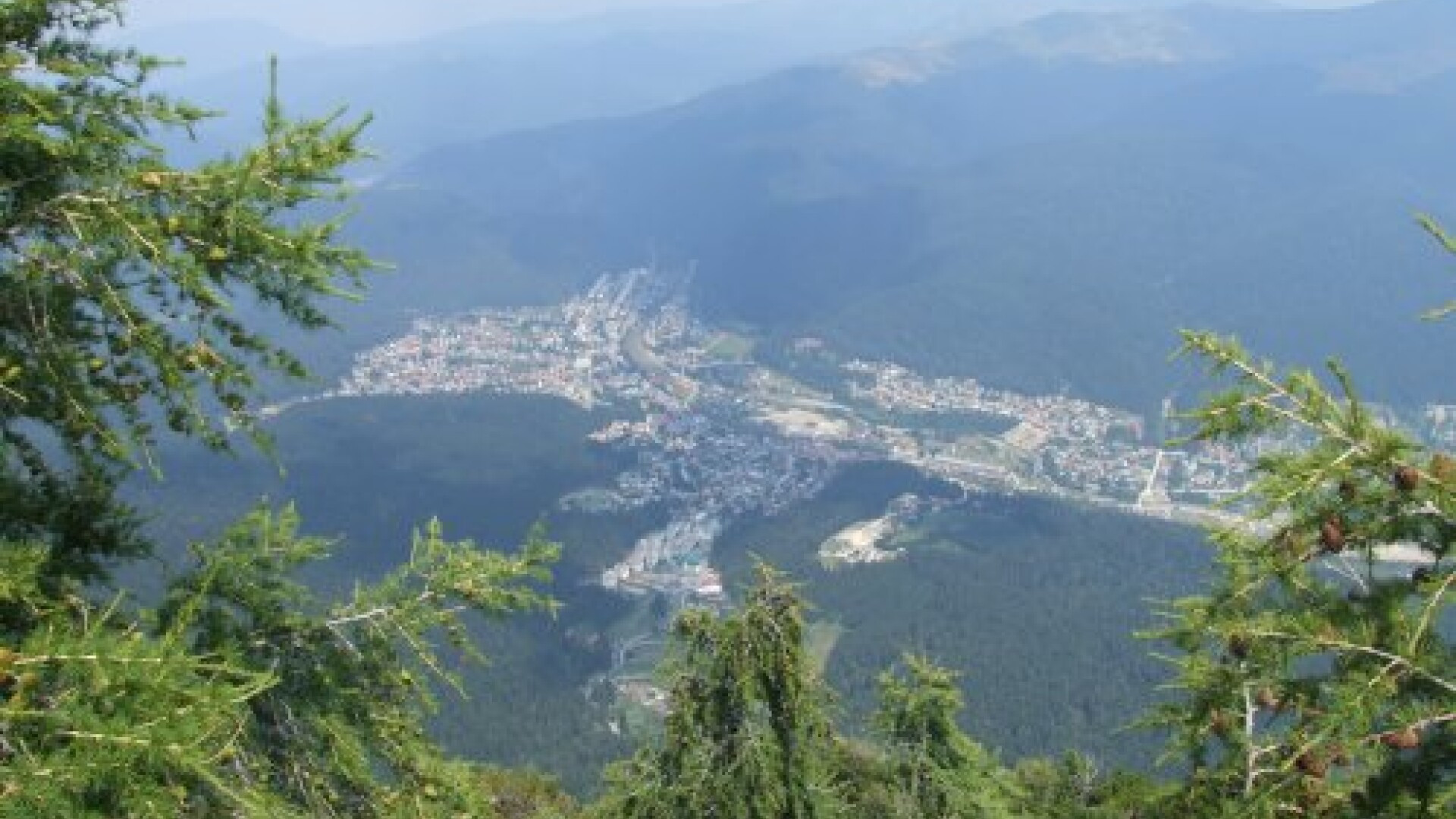 Aglomeratie si cozi interminabile pentru turisti pe Valea Prahovei