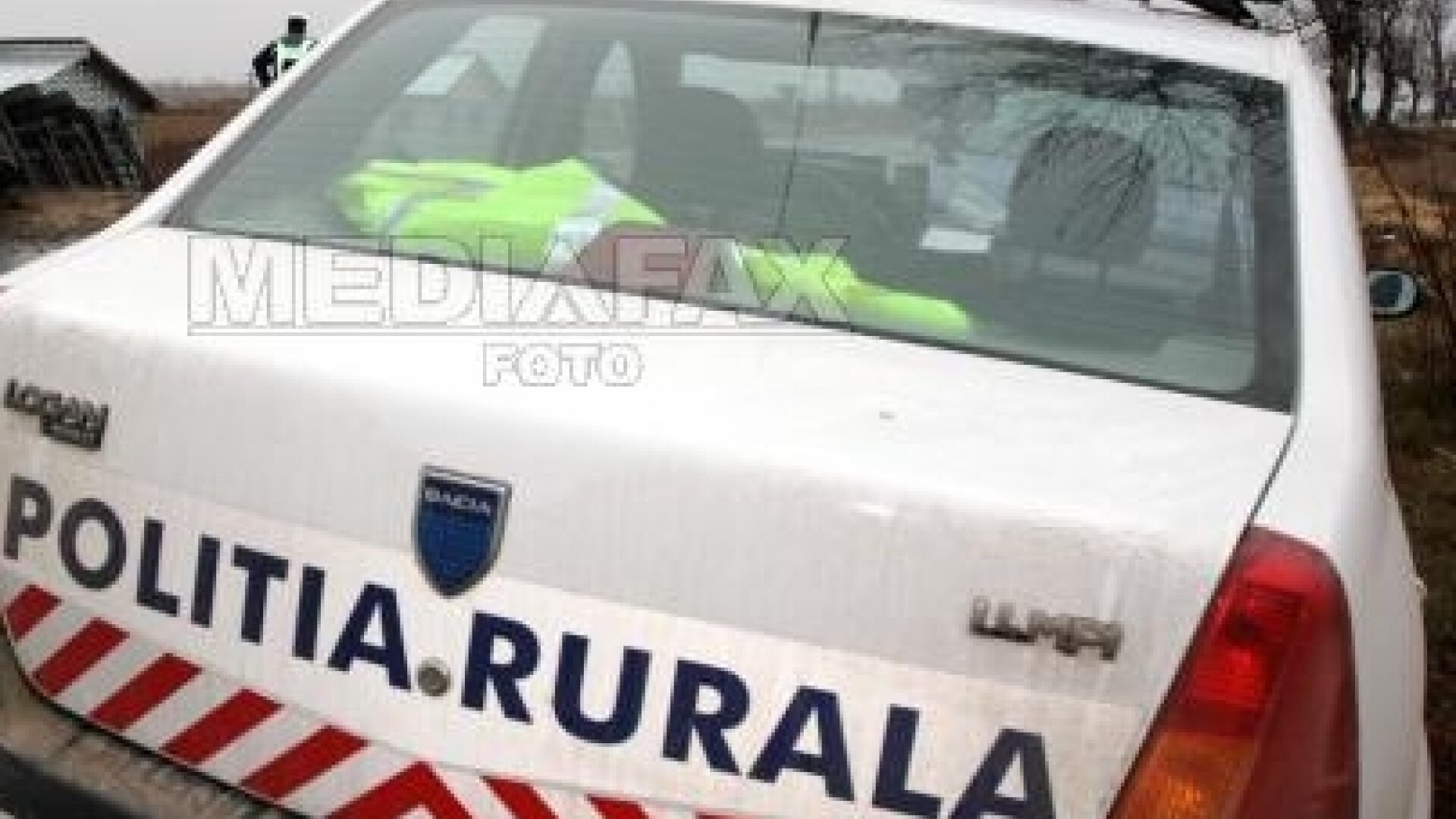 Le-a spart geamurile de la casa, pentru ca fiica lor a plecat in Italia!