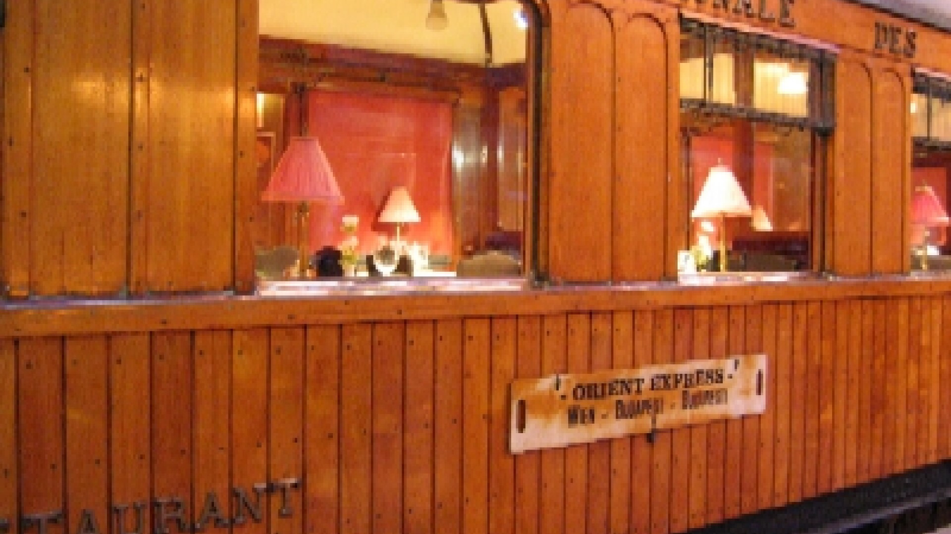 Legendarul Orient Express a oprit in Gara Regala din Sinaia