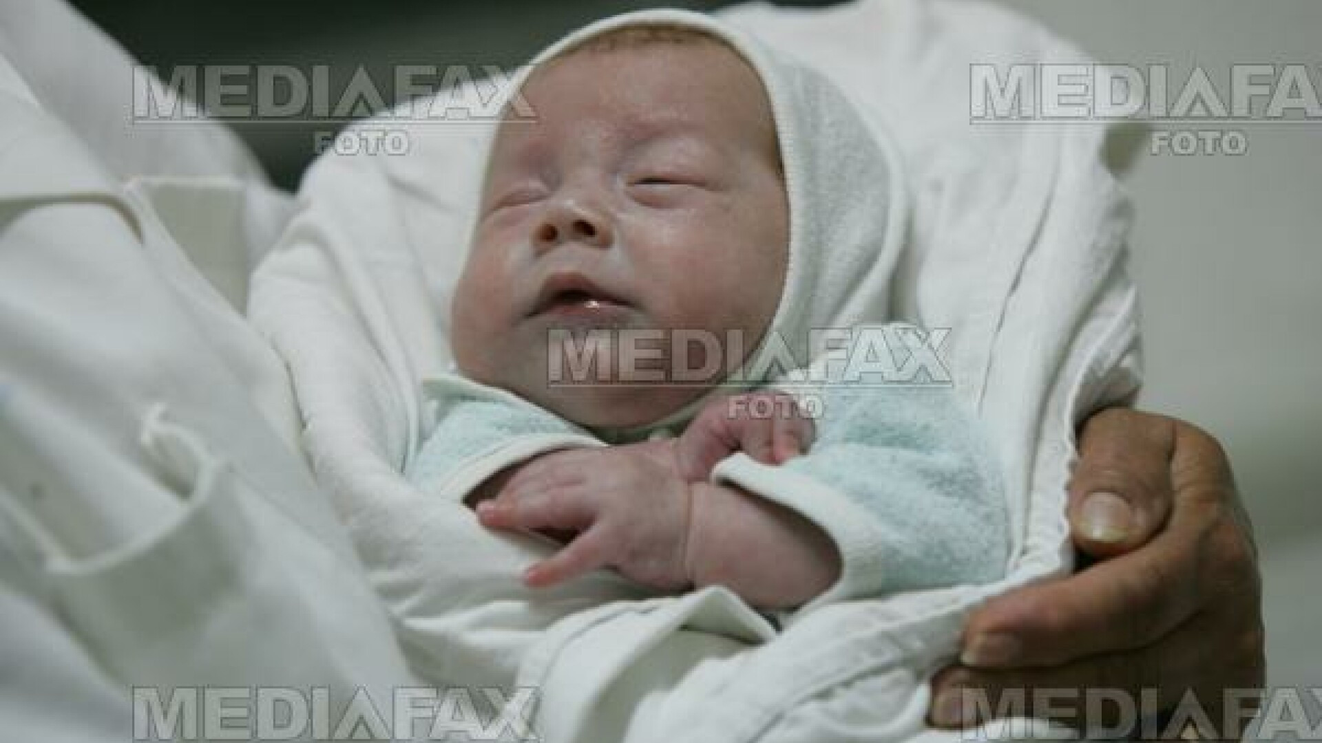 Nou record in lumea bebelusilor: o fetita de 6 kg la nastere