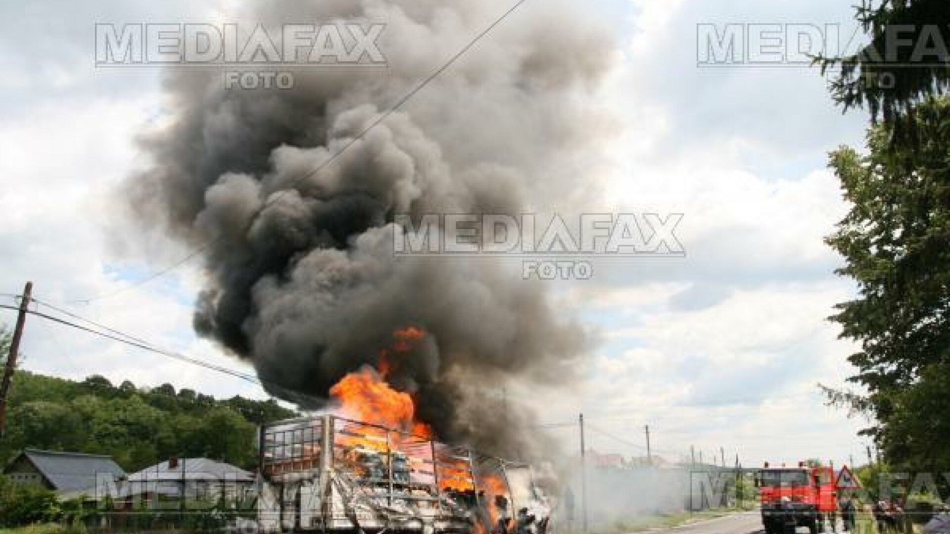 Buzau: un incendiu le-a dat batai de cap pompierilor