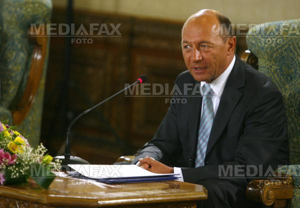 Basescu critica Guvernul ca nu sunt proiecte pentru autostrazi