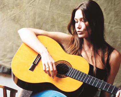 Frumoasa Carla Bruni va juca intr-un film regizat de Woody Allen