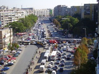 Fii civilizat. Nu bloca intersectia!