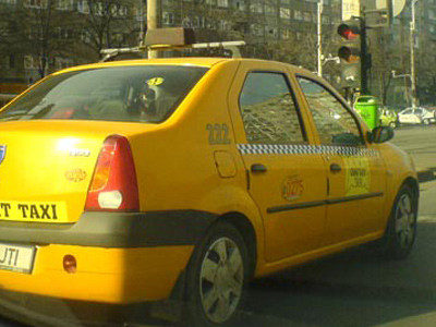 Un taximetrist si-a accidentat colega de serviciu pe trecerea de pietoni