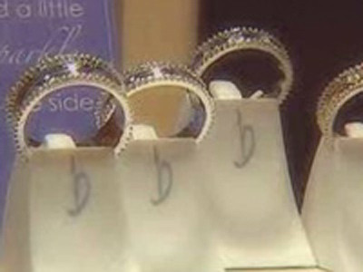 Se poarta inelul de logodna din paladiu. E mai ieftin