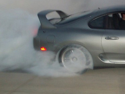 Burn-out la Buzau. Au iesit scantei din cauciucuri