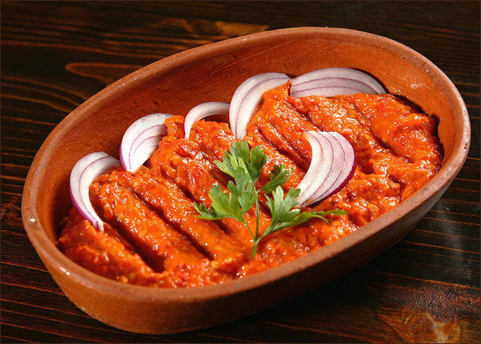 Noul trend printre gospodinele brasovene: zacusca preparata in natura