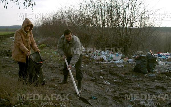 Se strang gunoaiele din zona Clabucet!