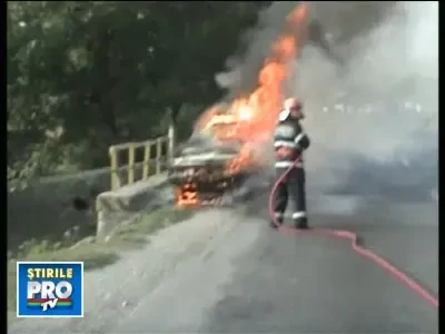 Masina in flacari in Gorj