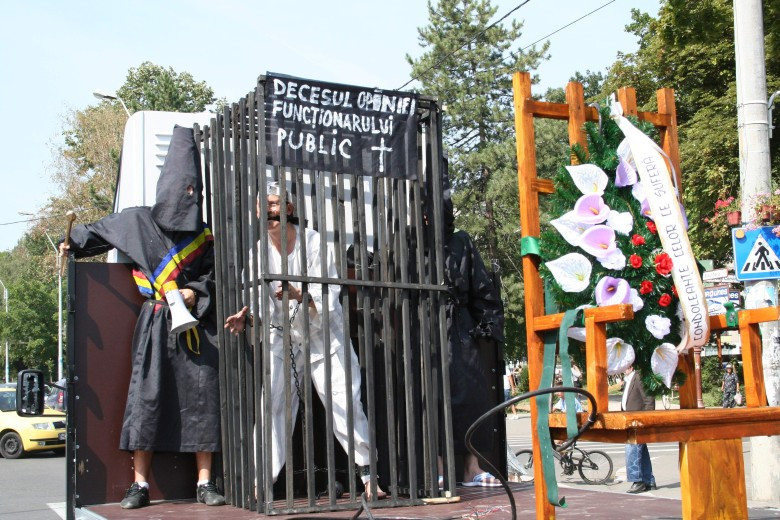 Protest in scaunul electric, in fata Primariei Hunedoara