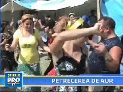 Lux la maximum la petrecerea romilor de la Costesti