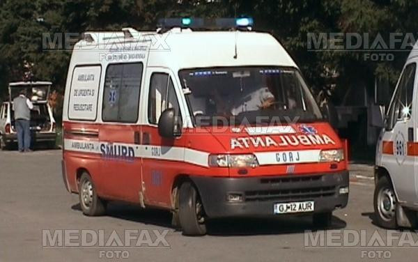 A ajuns la spital dupa ce a fost atacat de peste 20 de romi!