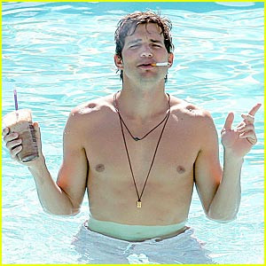 Ashton Kutcher s-a facut antrenor de fotbal