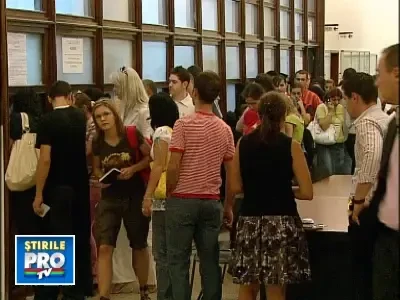 Studentii romani sunt dornici de invatat: se inghesuie cu miile la master!