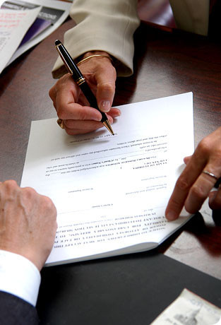 Brokerul media isi face loc pe piata muncii din Romania