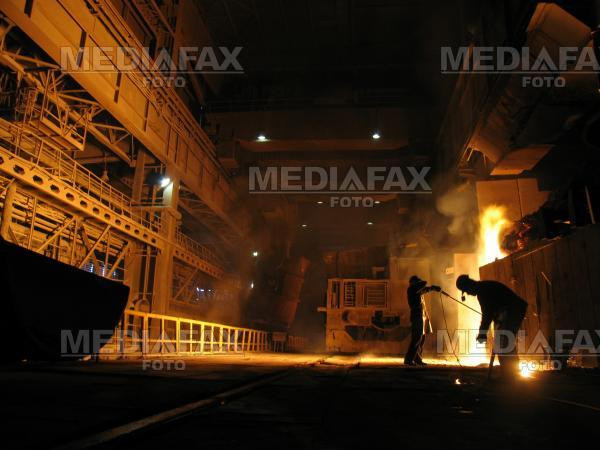 Din cauza saraciei, siderurgistii din Hunedoara se cred Napoleon sau Moise!