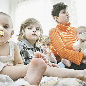 Isi declara copiii handicapati, ca sa incaseze inca un an banii de crestere