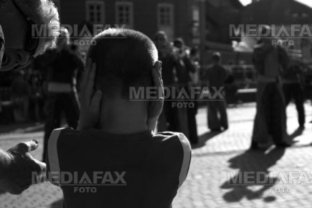 Baietel de 9 ani, surdomut, gasit ratacind pe strazile Sighisoarei!