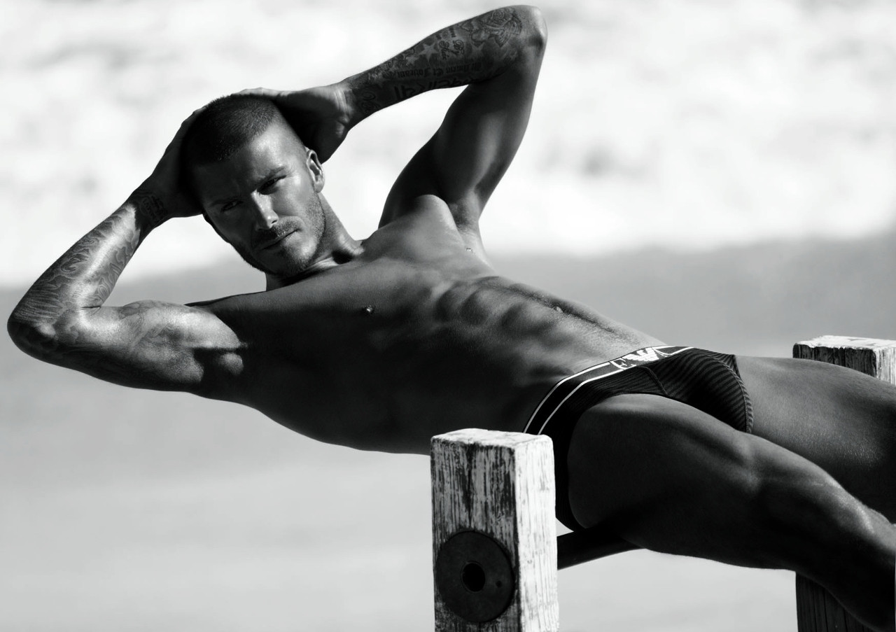 David Beckham ii datoreaza lui Salma Hayek o lectie privata de fotbal