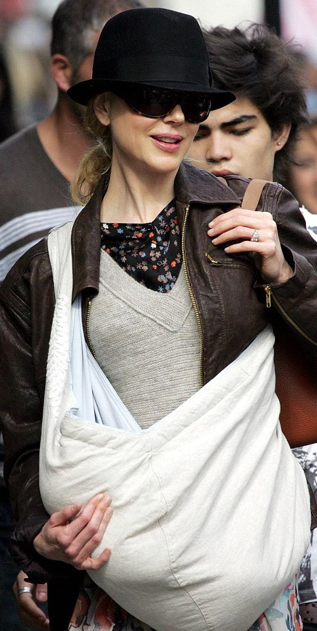 Nicole Kidman si bebelusul pentru prima data in public