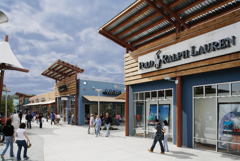 Romanii prefera magazinele din Ungaria