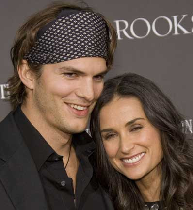 Sharon, Demi, Mihaela... Le place "carnea" tanara!