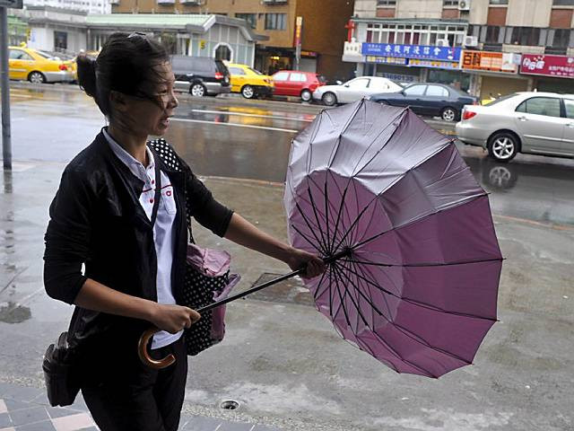 Taifunul Sinlaku a facut patru victime in Taiwan