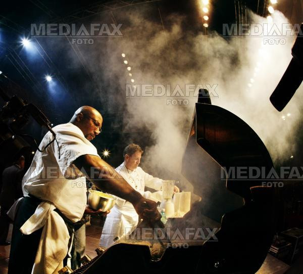 Sute de persoane la Balul Motilor