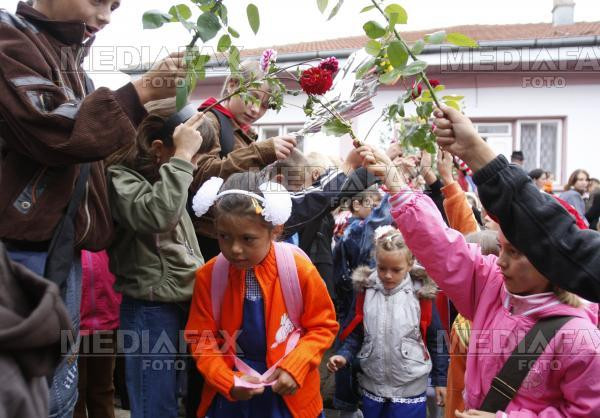 Clopotelul a sunat azi si in scolile din Galati si Braila!