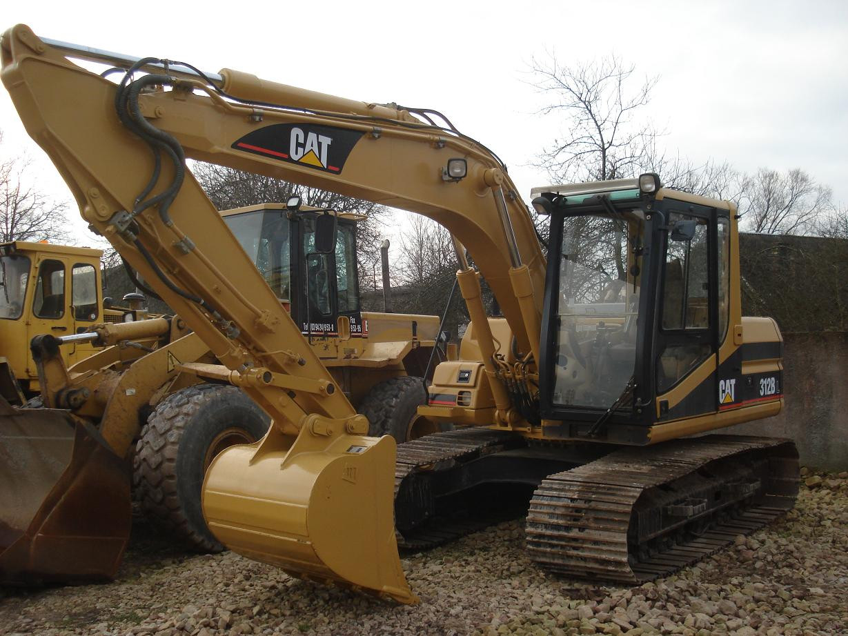 Hoti ca noi nu are nimeni! Au furat trei excavatoare de 20 de tone