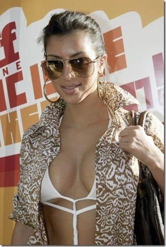 Ghici cine a urinat pe Kim Kardashian! Si nu, nu este Eminem...