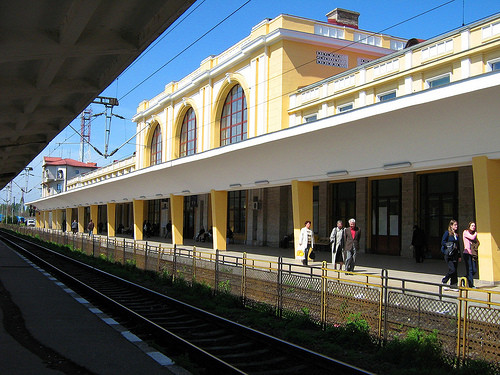 A blocat doua ore traficul pe calea ferata dintre Ploiesti-Campina
