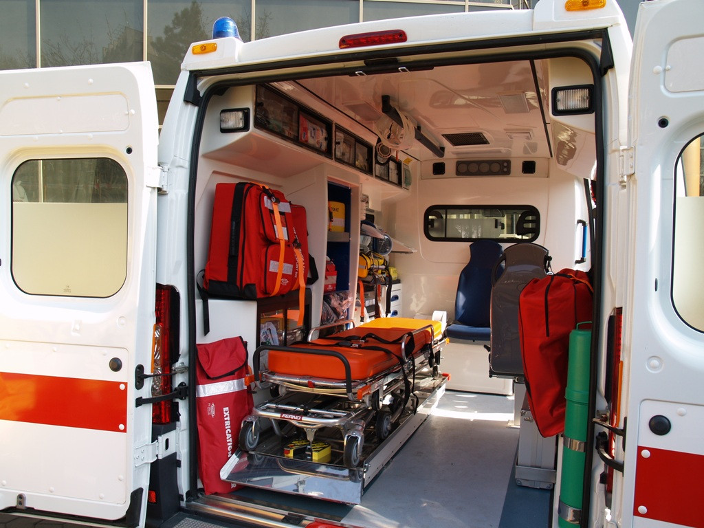 Tanar ranit grav intr-un accident in Capitala