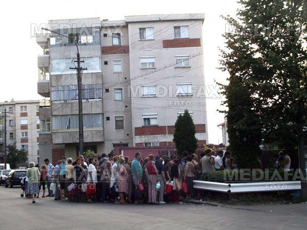 Protest in fata blocului!