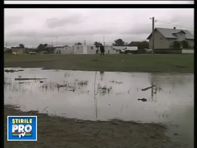 Sinistratii din Moldova, disperati de venirea frigului