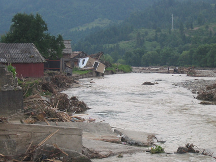 Ucraina avertizeaza: in week-end pot fi inundatii pe Tisa
