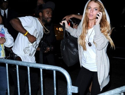 Feriti-va de Lindsay! E periculoasa cand tine o geanta in mana