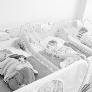 Verdict final! Asistenta care a ars patru bebelusi a primit doar o mustrare