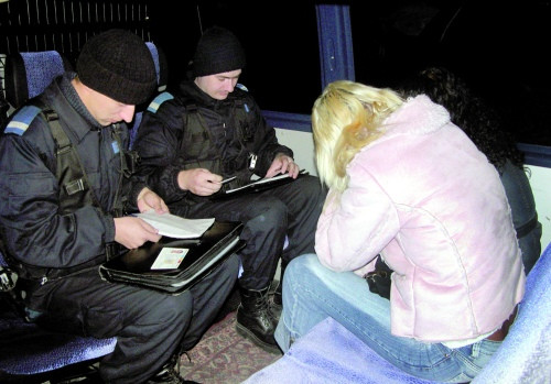 Imoralitate: si-au pus casa la dispozitia unei prostituate