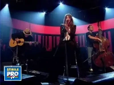 Carla Bruni socheaza Europa