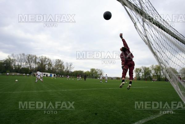Consilierii aradeni, invinsi de unguri la fotbal