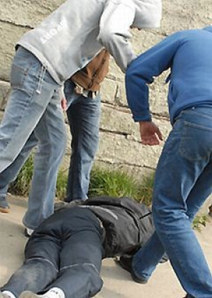 Iasi: elev rupt in bataie la doi pasi de scoala!