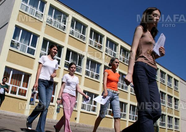 Tigari si bauturi alcoolice, vandute in apropierea scolilor din Braila