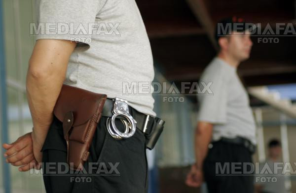 A vrut sa talhareasca o femeie, dar a ajuns pe mana politistilor!