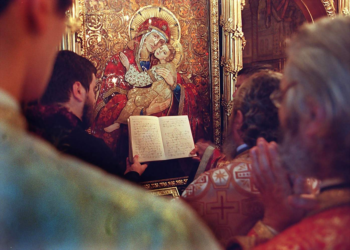 Tanara care-l acuza pe preotul din Arges de viol era virgina