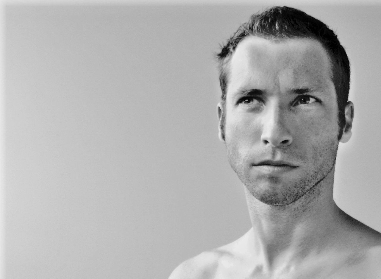 Zeci de barbati cocheti s-au inghesuit la targul de cosmetice