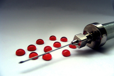 A murit la 20 de ani pentru ca si-a injectat silicon in fese